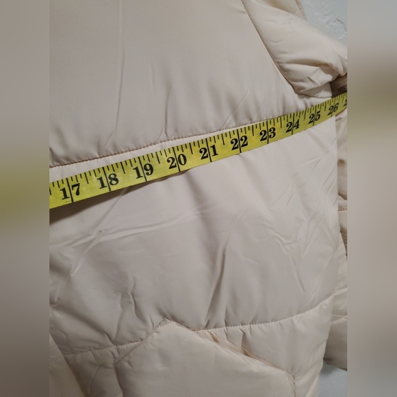 Stylish Men's Beige Puffer Jacket - Picture 10 of 15